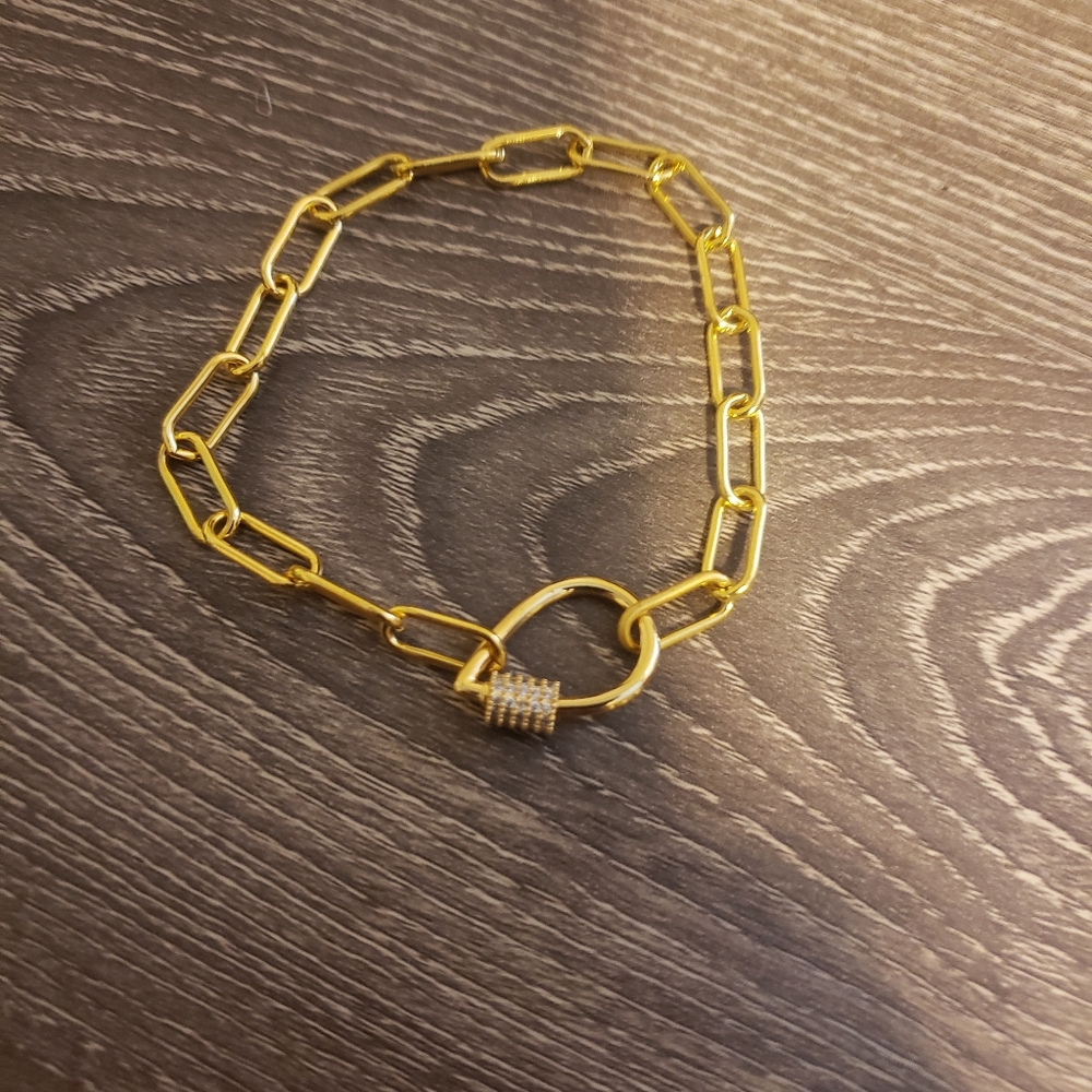 Paperclip Style Gold bracelet